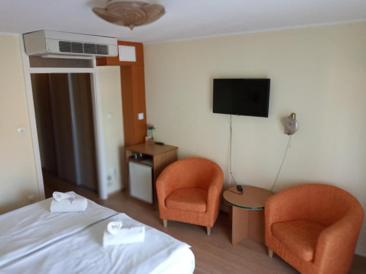 Hotel Pergola Panzió Balatonföldvár Exterior foto